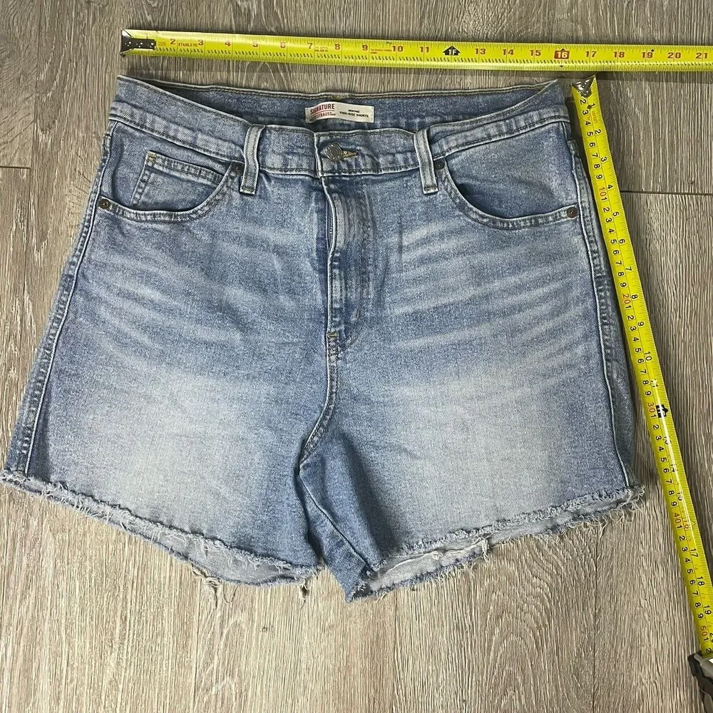 Levis Signature High Rise Shorts Size 14 Light Wash Pockets Belt Loops Pocket - Picture 3 of 5